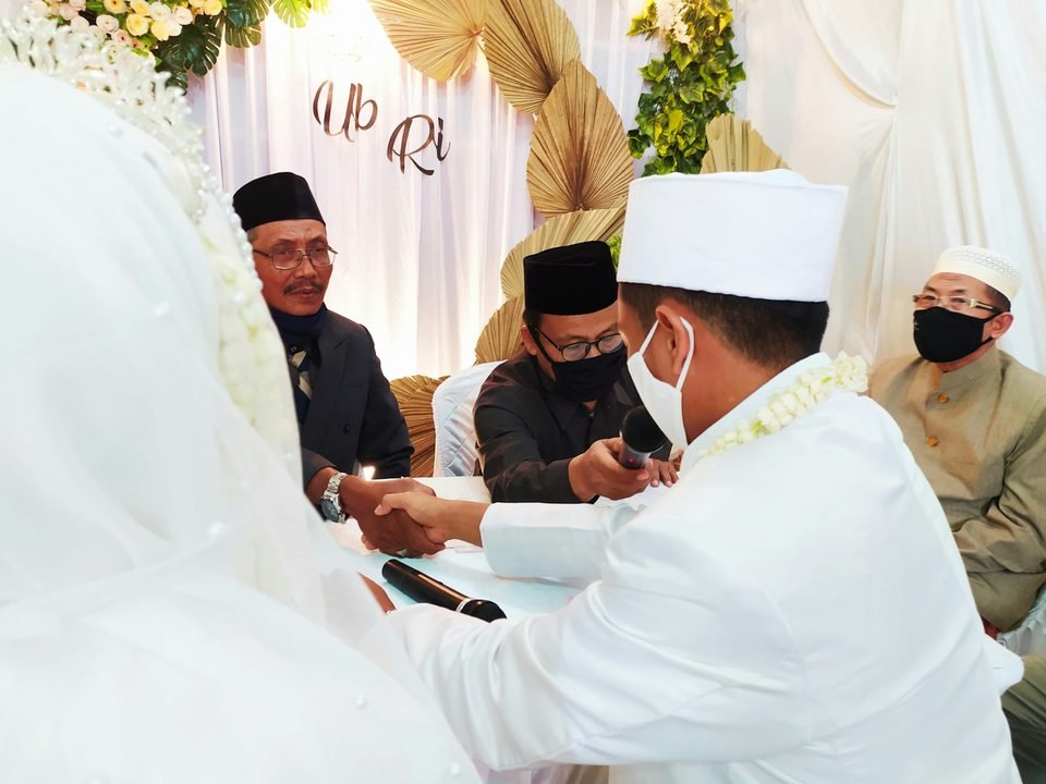 Momen ijab kabul dipotret dari sisi samping
